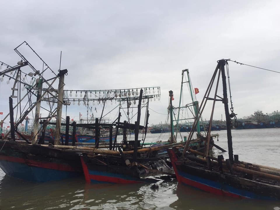 Chập điện, 4 tàu cá bị thiêu rụi