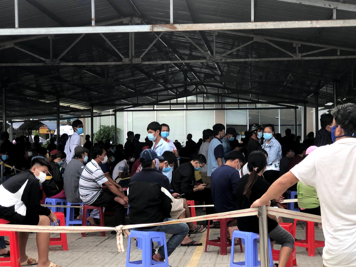Hầu hết người có nhu cầu đi test nhanh là lấy giấy để có thể di chuyển tới các địa phương khác. Giá mỗi lần test là từ 300 ngàn đồng/người trở lên, tùy theo thời gian lấy kết quả.