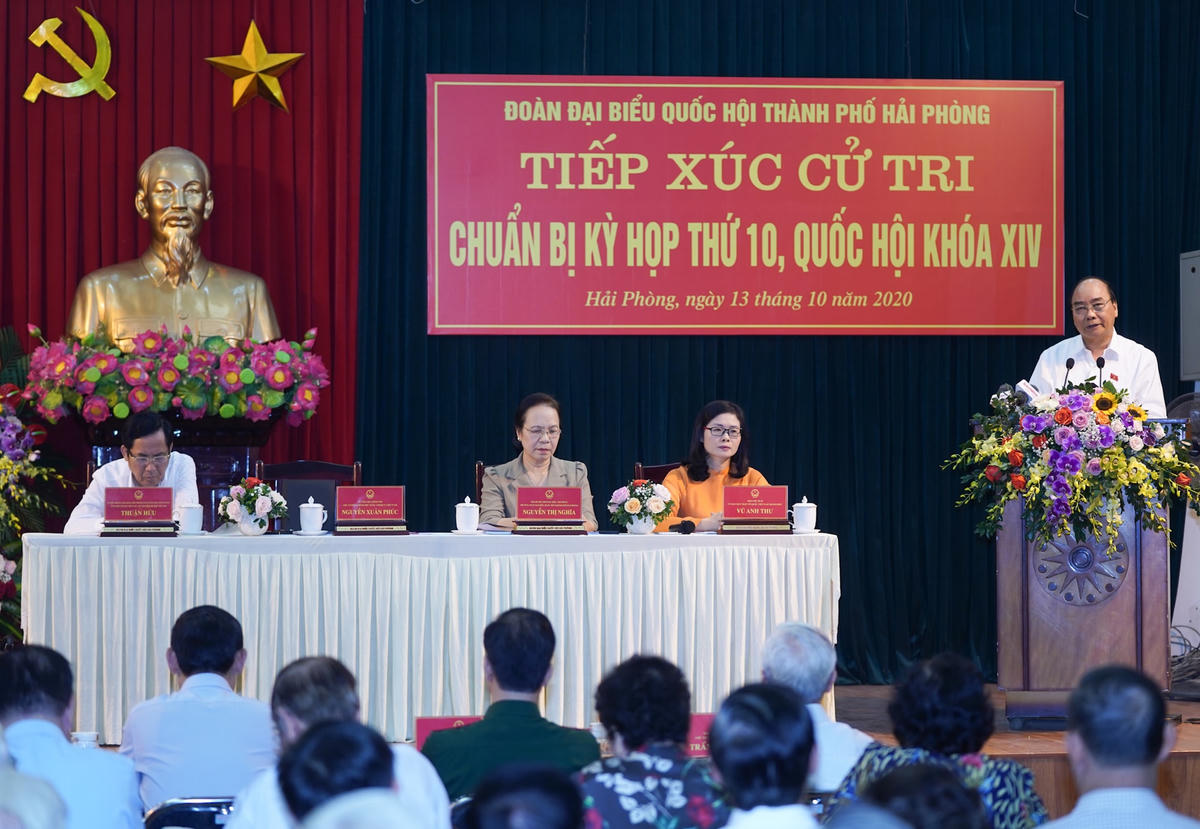 Thủ tướng Nguyễn Xuân Phúc phát biểu với các cử tri. Ảnh: VGP/Quang Hiếu.