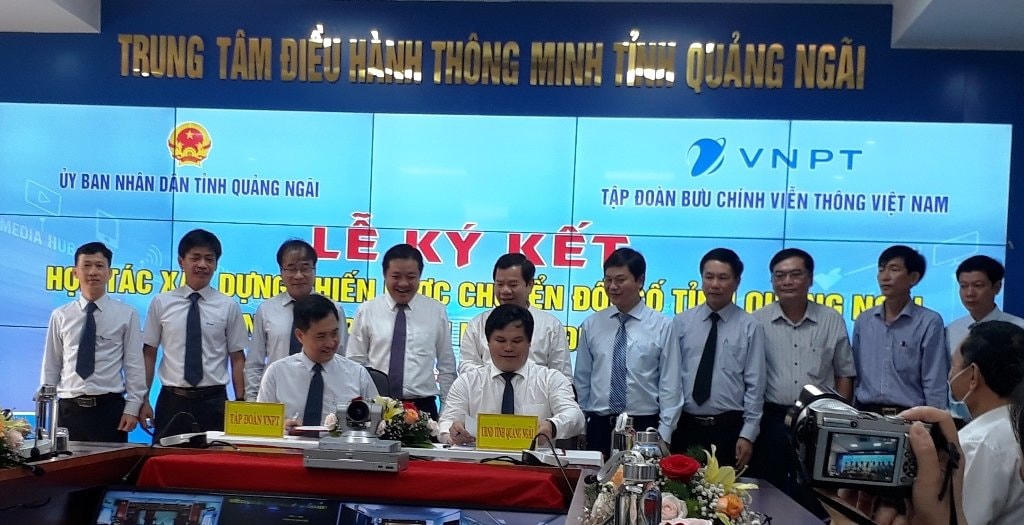 Ký kết hợp tác xây dựng Chiến lược chuyển đổi số tỉnh Quảng Ngãi. 