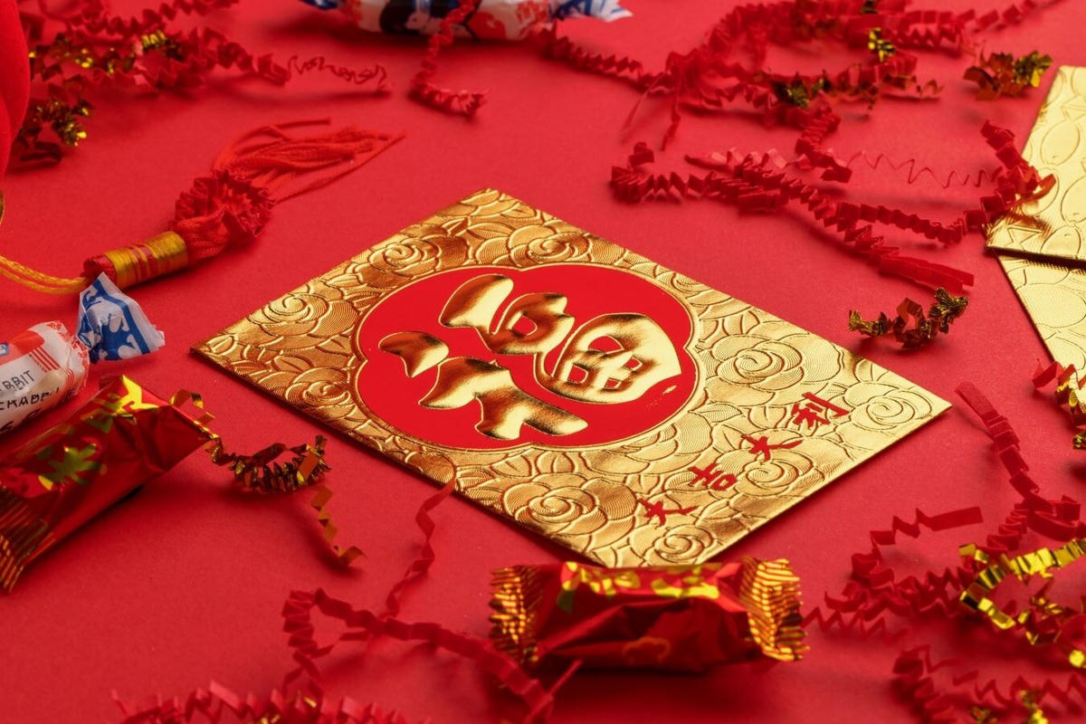 Bao lì xì đỏ mang lại may mắn cho trẻ em trong năm mới. Ảnh: Thaiger.  