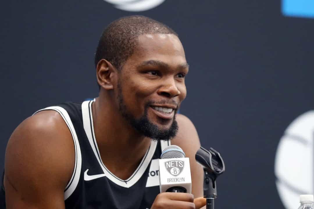 Cầu thủ bóng rổ người Mỹ Kevin Durant - tổng thu nhập: 63,9 triệu USD.  
