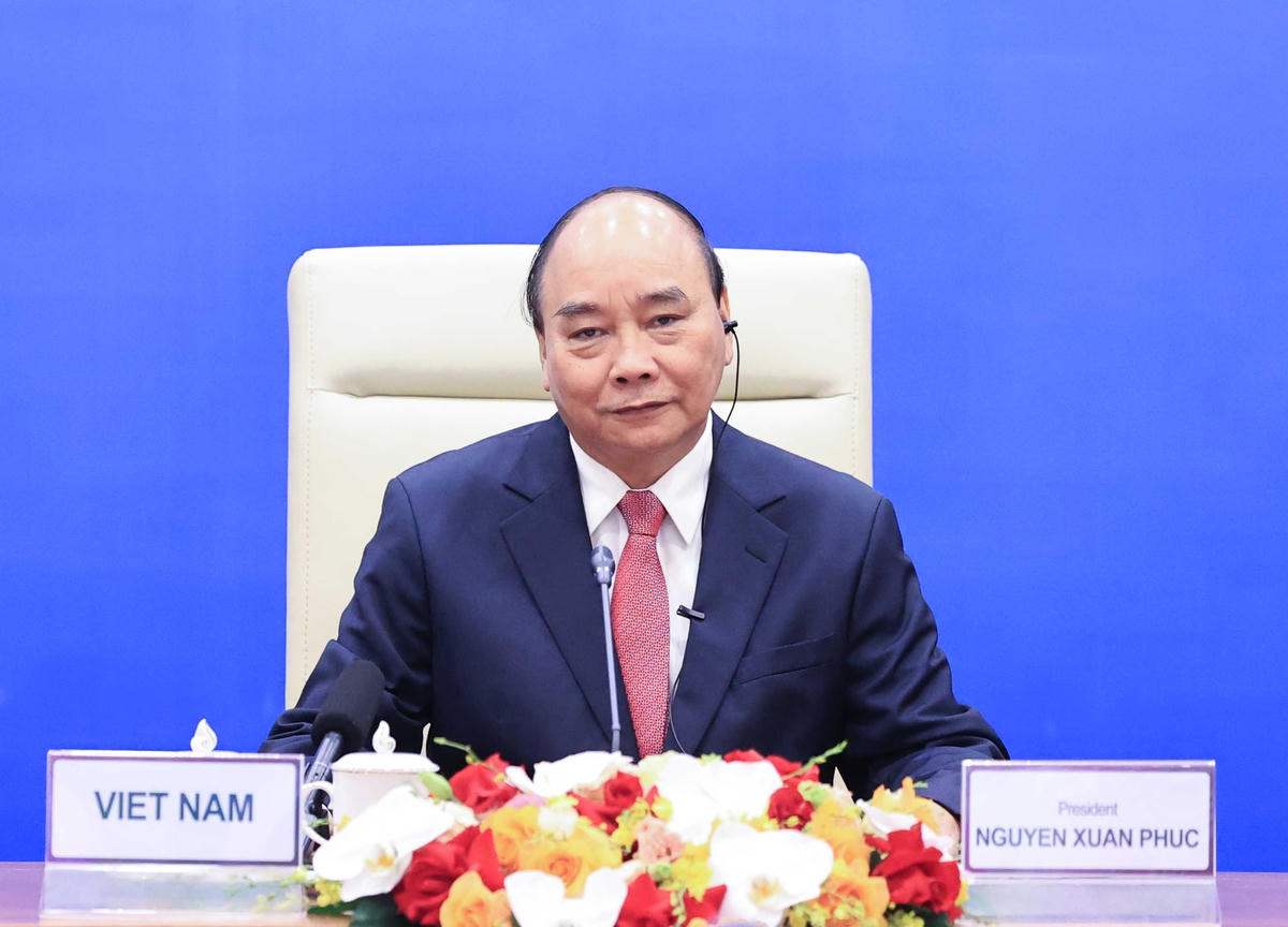 Chủ tịch nước Nguyễn Xuân Phúc chia sẻ về nỗ lực của Việt Nam trong thực hiện “mục tiêu kép” về phòng, chống dịch bệnh và duy trì tăng trưởng kinh tế. Ảnh: VGP.  