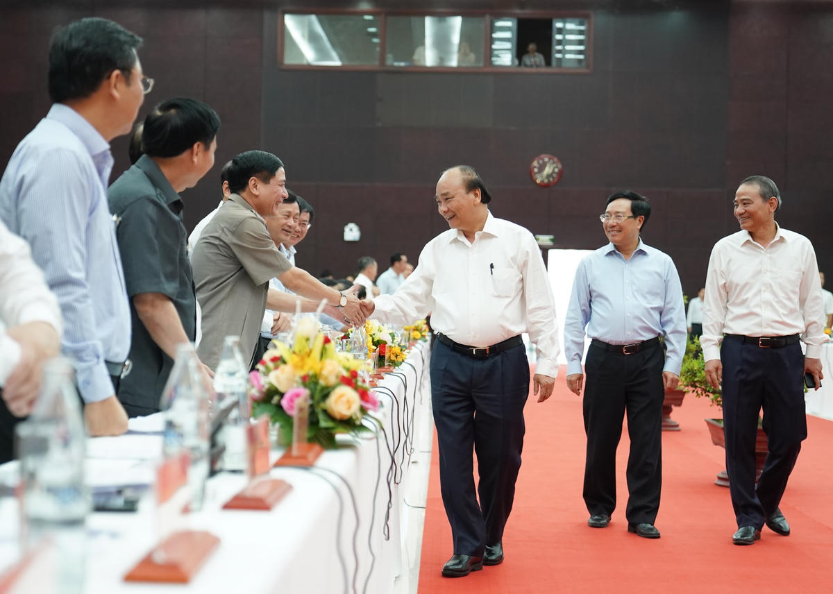 Thủ tướng cùng các đại biểu tham dự Hội nghị. - Ảnh: VGP/Quang Hiếu.