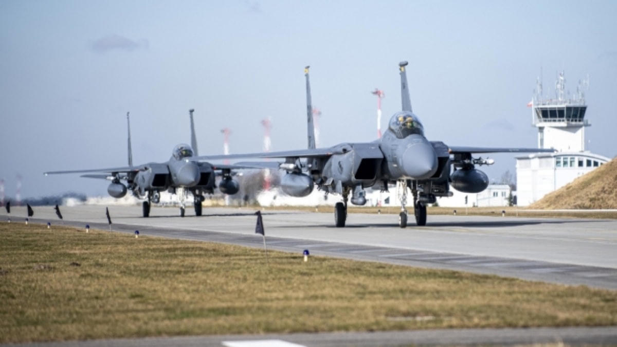 Máy bay F-15E Strike Eagles tại căn cứ không quân ở Ba Lan ngày 28/2/2022. Ảnh: Không quân Mỹ.