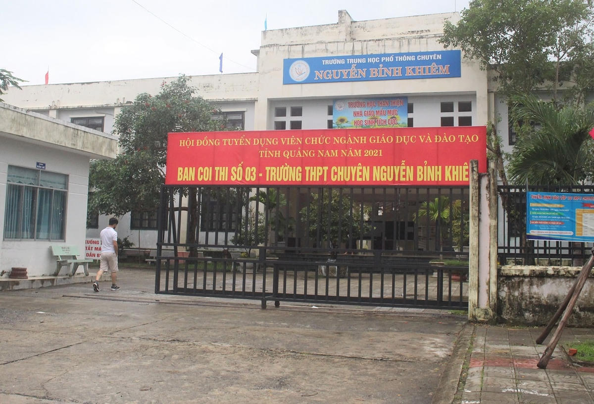 Một điểm hồi động thi tuyển viên chức ngành giáo dục năm 2021.