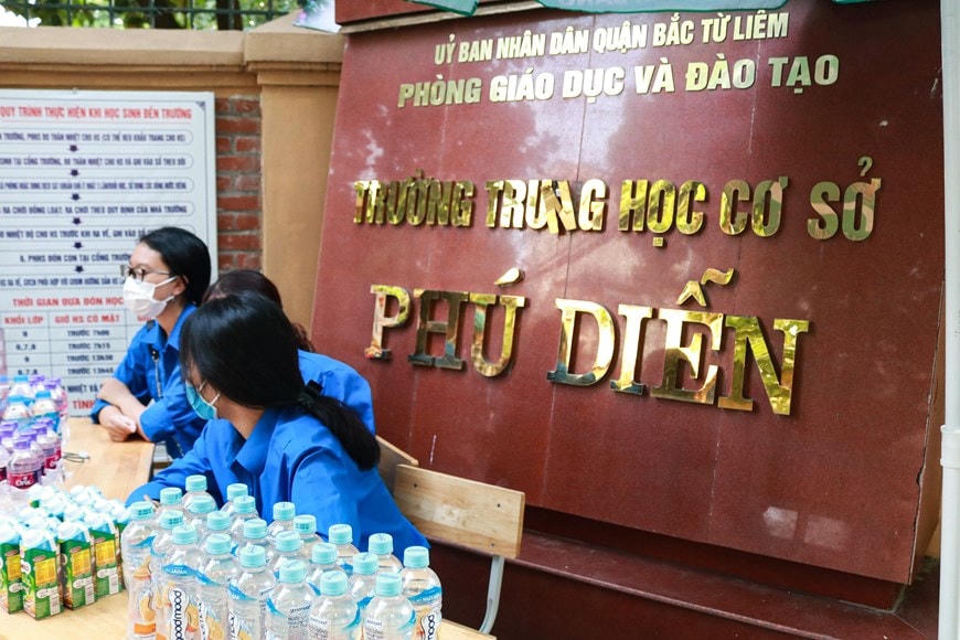 [Ảnh] Thi tốt nghiệp THPT ở nơi có ca nhiễm Covid-19 mới tại Hà Nội