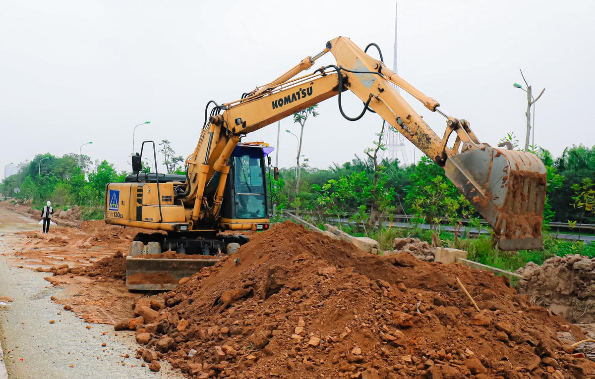 Hệ thống máy móc đã được nhà thầu huy động tối đa để sớm hoàn thành dự án.
