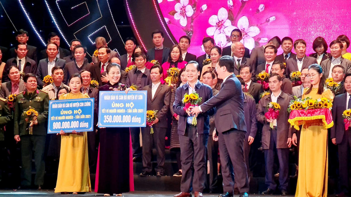 Tại buổi lễ, đã có gần 200 đơn vị, tổ chức ủng hộ gần 90 tỷ đồng cho Chương trình "Tết vì người nghèo - 2021".