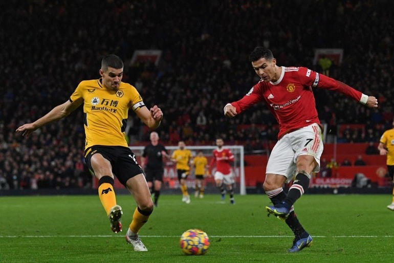 Ronaldo thi đấu mờ nhạt trước Wolves.