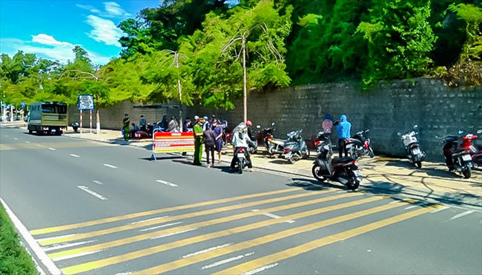 Chốt kiểm tra liên ngành trên đường Phạm Văn Đồng, TP.Nha Trang.