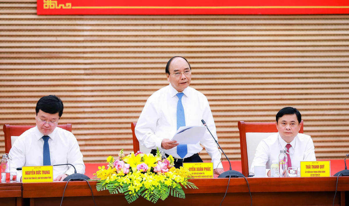 Thủ tướng Nguyễn Xuân Phúc biểu dương,đánh giá cao sự nỗ lực của lãnh đạo tỉnh, cấp ủy, chính quyền, người dân Nghệ An về kết quả phát triển kinh tế - xã hội năm 2020 và đặc biệt là 2 tháng đầu năm 2021.  