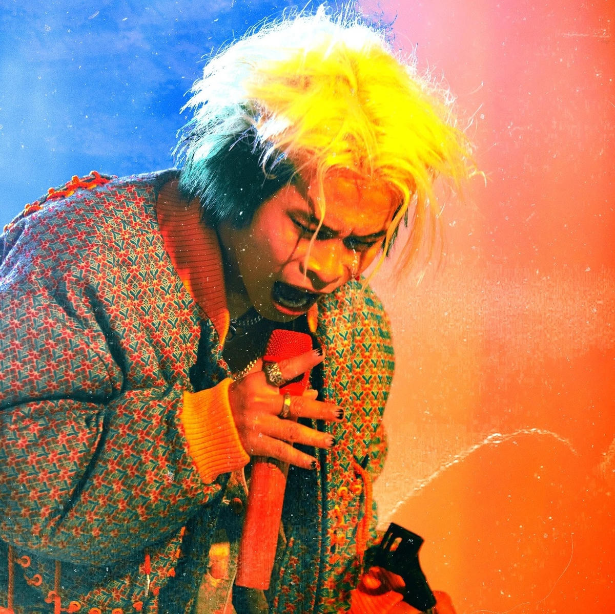 Trước khi đến với Rap Việt, Seachains được đông đảo người hâm mộ biết đến nhờ các ca khúc “Slow Down” (2018), “Mười Bốn Giờ Lăm” (2019),” Anh 17” (2020), “I'm Alright” (2020), “Falling Down (Rơi)” (2020),... Trong đó, riêng ca khúc “Simple Love “do chính Seachains là chủ nhân sáng tác kết hợp với Obito.