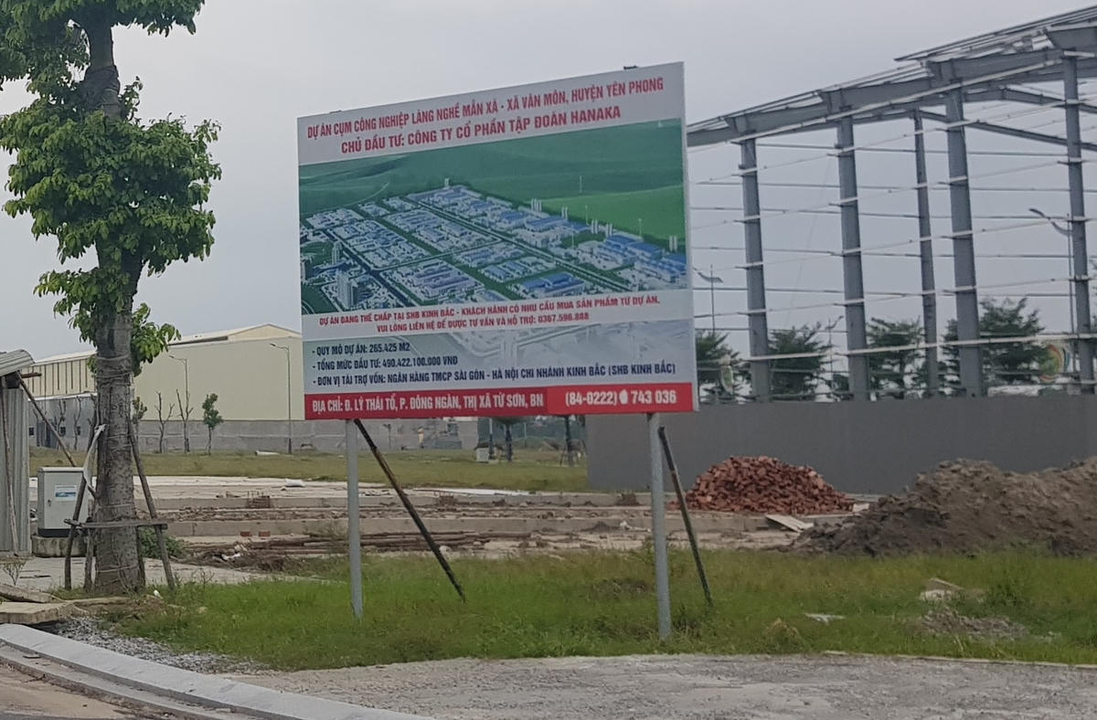 Lối vào CCN Làng nghề Mẫn Xá. Ảnh: Hà An.