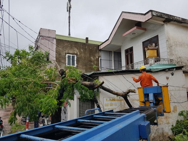 Ngành điện nhanh chóng khắc phục sự cố.