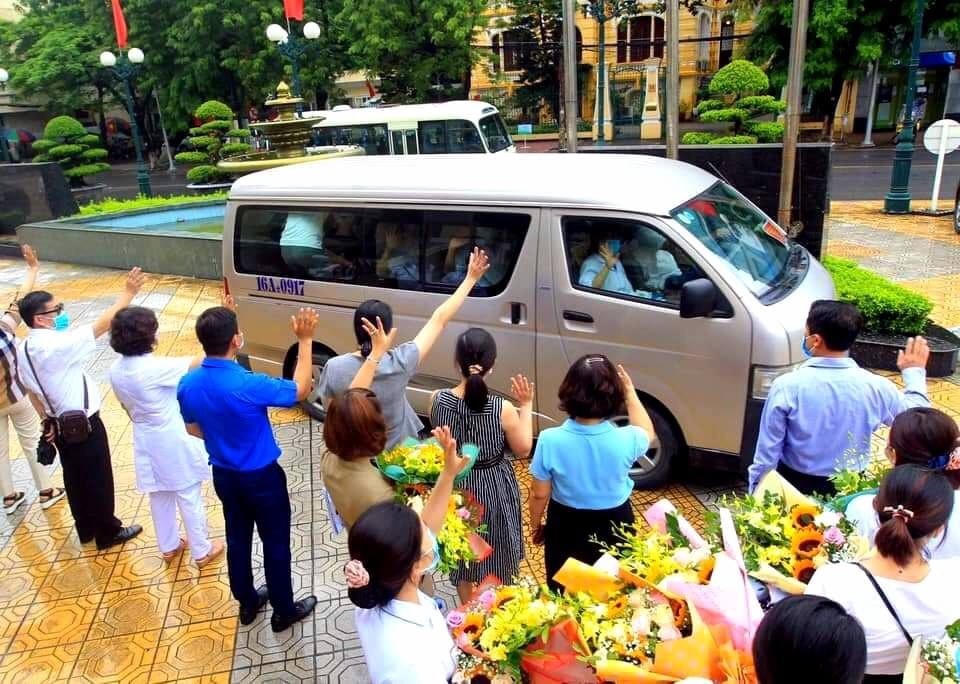 Hải Phòng tiễn đội ngũ y, bác sĩ chi viện cho TP Đà Nẵng.