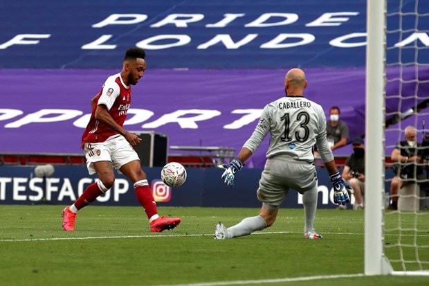 Aubameyang ghi cả hai bàn giúp Arsenal ngược dòng thành công. (Nguồn: Getty Images).