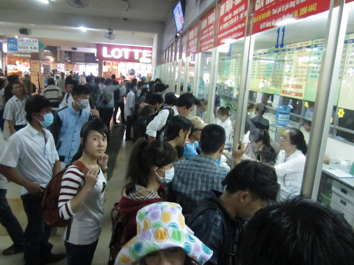 Vé tàu xe tết Tân Sửu 2021 đã giảm nhiệt so với mọi năm.
