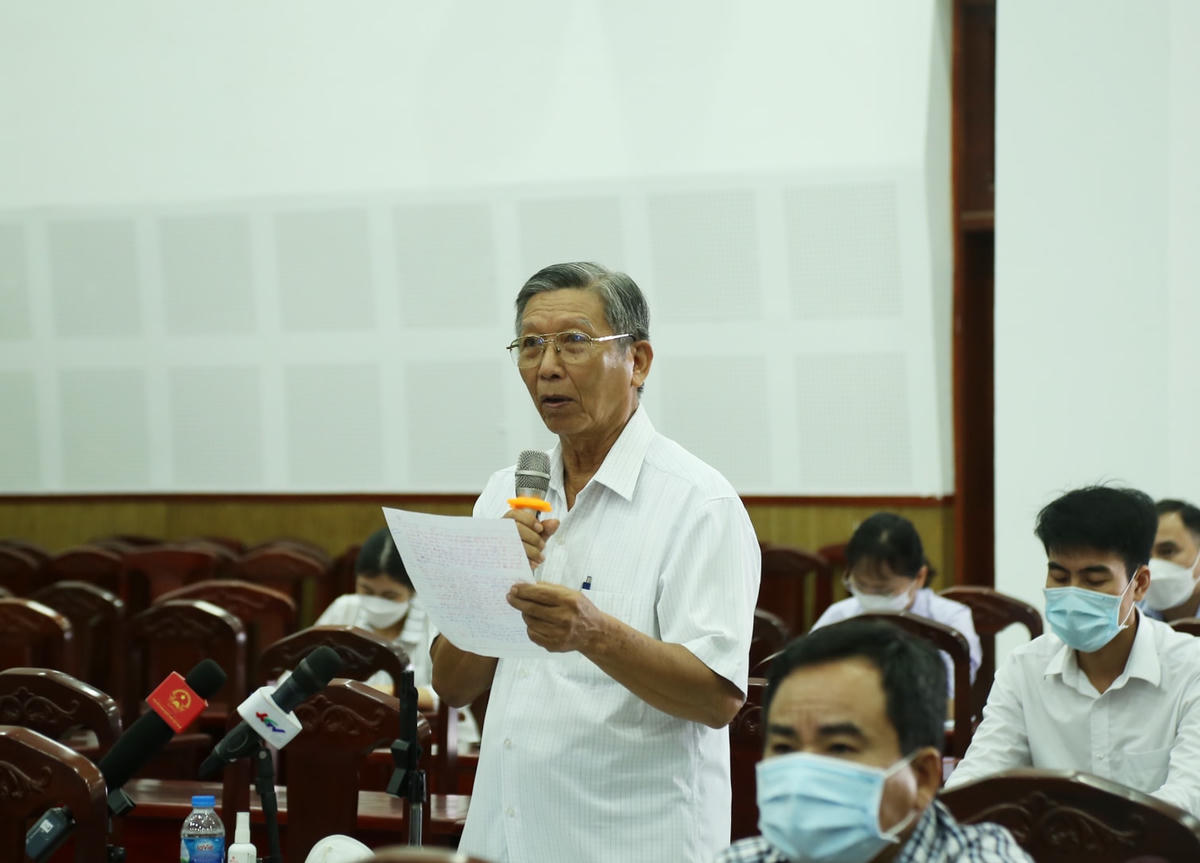 Cử tri phản ánh, kiến nghị đến Đoàn đại biểu Quốc hội tỉnh Hậu Giang tiếp xúc cử tri tại điểm cầu TP Vị Thanh, Hậu Giang. 