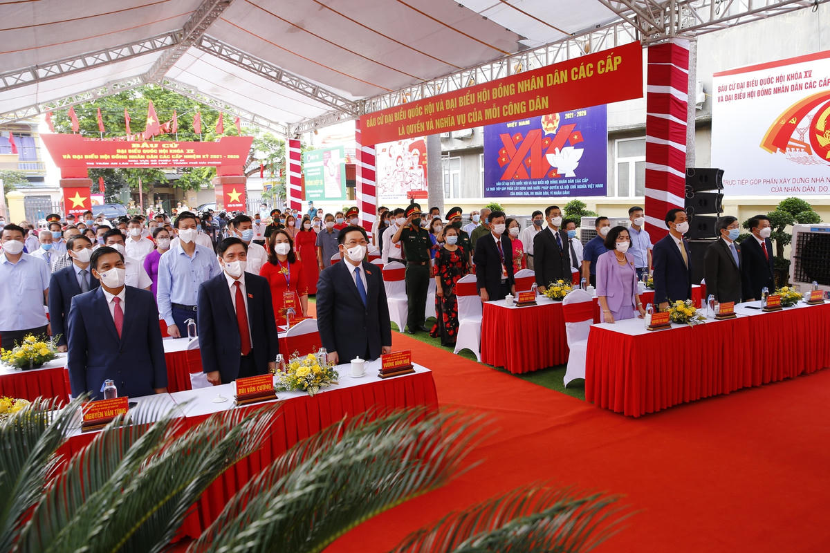 Ngày 23/5, Ủy viên Bộ Chính trị, Chủ tịch Quốc hội Vương Đình Huệ, Chủ tịch Hội đồng Bầu cử quốc gia đã đến dự lễ khai mạc và bỏ phiếu bầu ĐBQH khóa XV và đại biểu HĐND các cấp nhiệm kỳ 2021-2026 tại Khu vực bỏ phiếu số 1, thị trấn An Lão, huyện An Lão, TP Hải Phòng. 