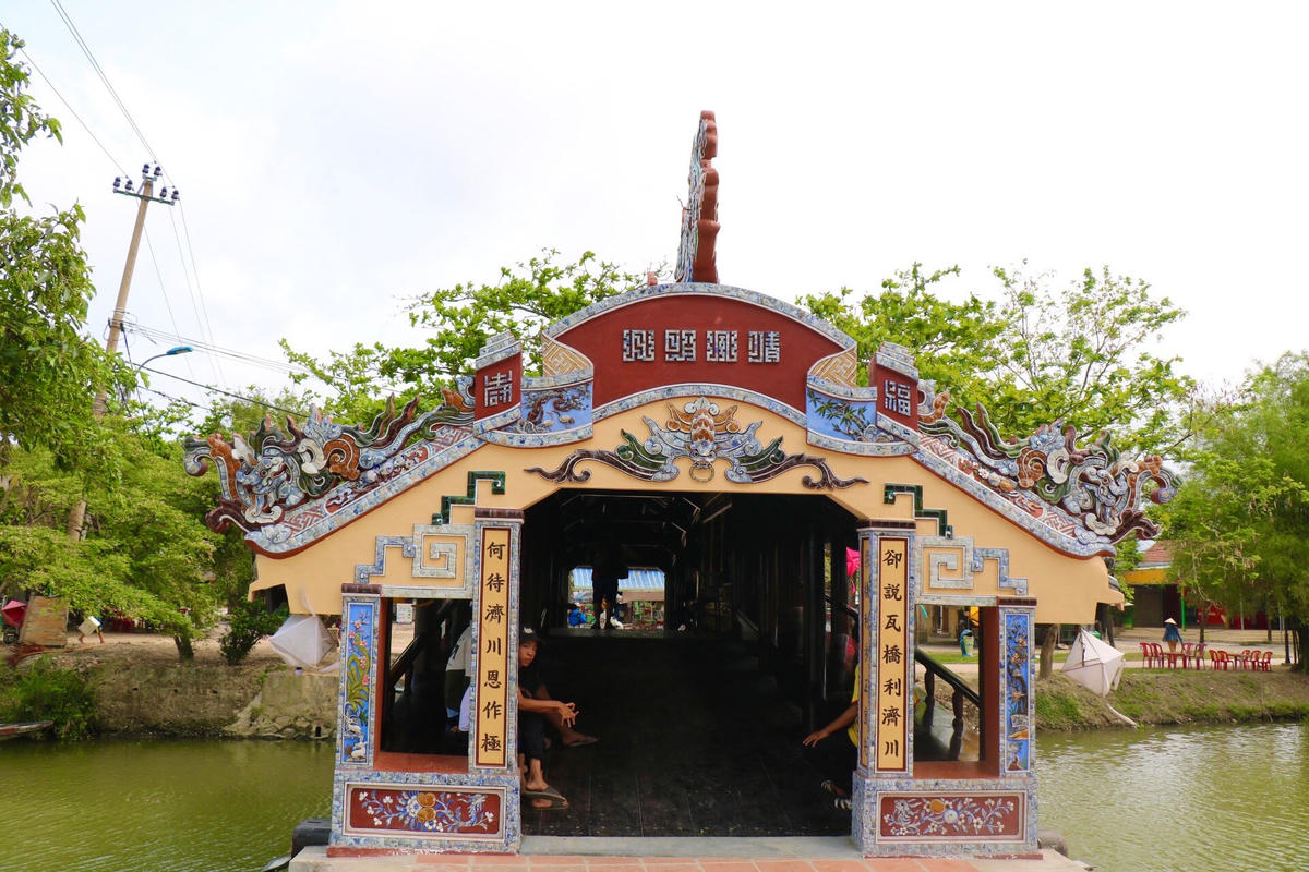 Bên cạnh những giá trị về văn hóa, lịch sử, cầu ngói Thanh Toàn còn là địa điểm thu hút nhiều du khách trong và ngoài nước đến tham qua trong các dịp lễ, Tết, đặc biệt là các kỳ Festival Huế...