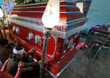 Thi thể sinh viên mất tích ở Bình Định đã được đưa về quê.