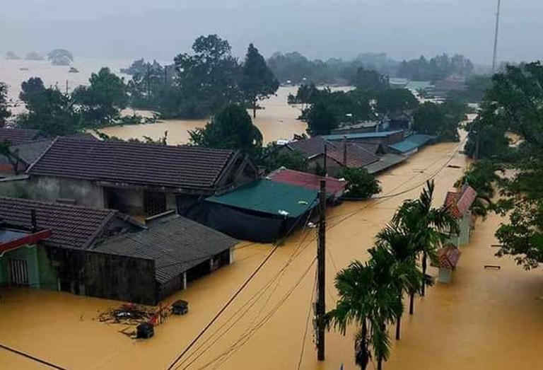 Nhiều nơi tại huyện miền núi Hướng Hóa (tỉnh Quảng Trị) chìm trong biển nước.