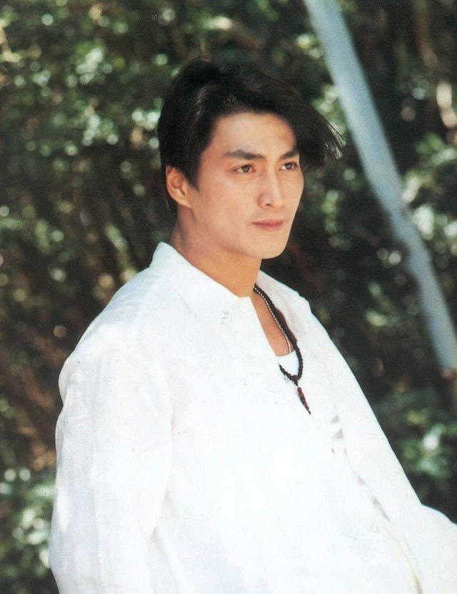 ‘Triển Chiêu’ Hà Gia Kính phong độ, trở thành triệu phú ở tuổi 61