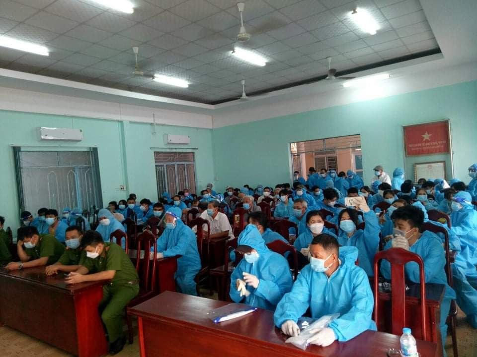 Các lực lượng triển khai phòng chống dịch Covid-19 tại địa phương.