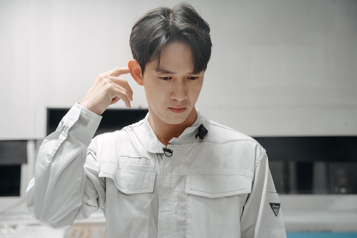 Song Luân "rối não" vì sự xuất hiện của một người lạ.