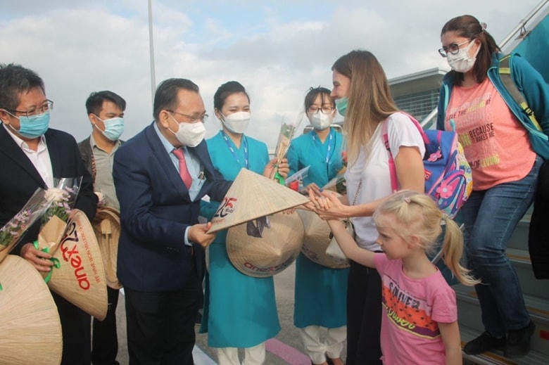Đoàn khách Nga trở lại Nha Trang sau thời gian “đóng băng” vì dịch Covid-19.  