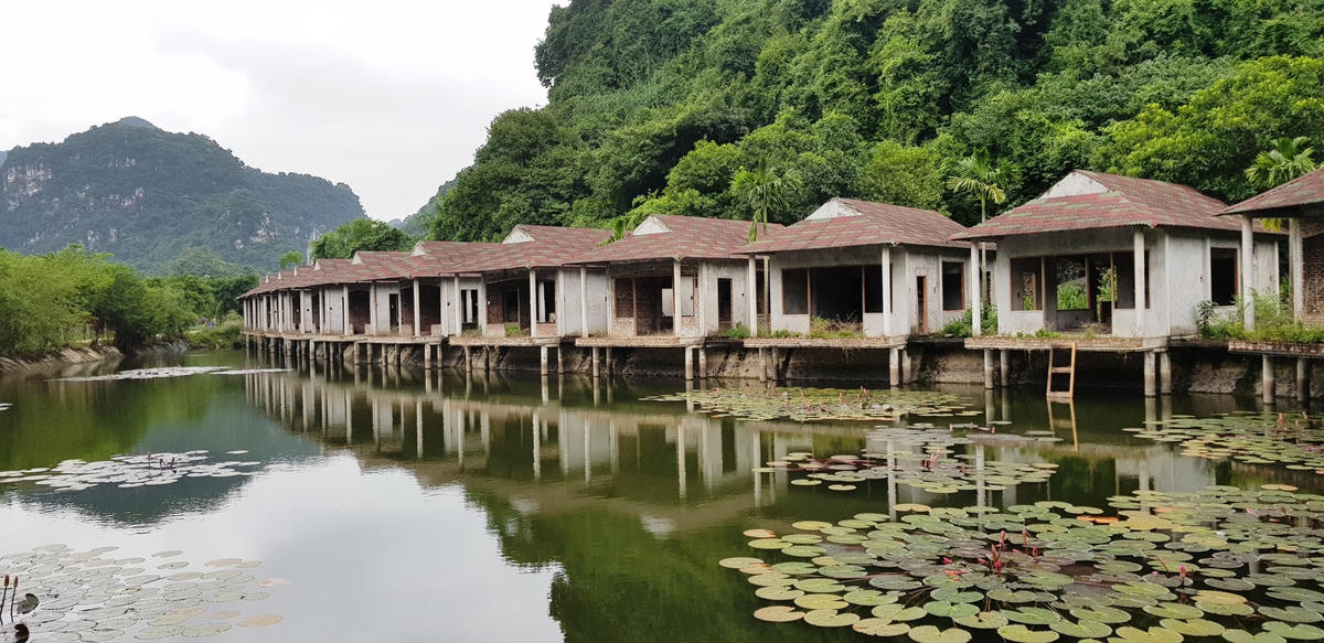 Danh thắng Tràng An bị xâm hại nghiêm trọng