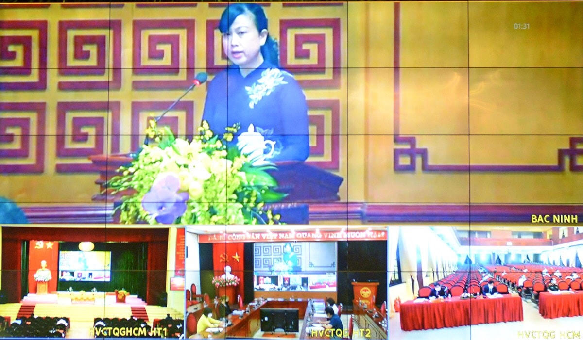Đại biểu từ các điểm cầu tham luận tại Hội thảo.