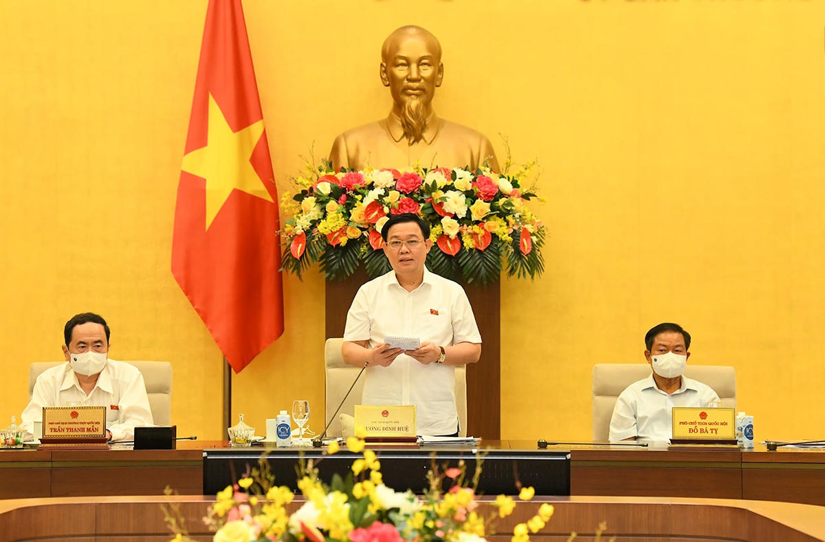 Chủ tịch Quốc hội Vương Đình Huệ phát biểu bế mạc phiên họp thứ 58 của Ủy ban Thường vụ Quốc hội.  