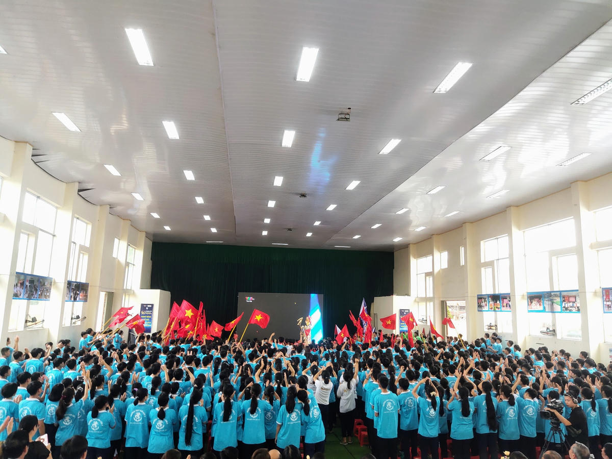 Không khí tại nhà thi đấu như nổ tung vì chiến thắng của Thu Hằng.