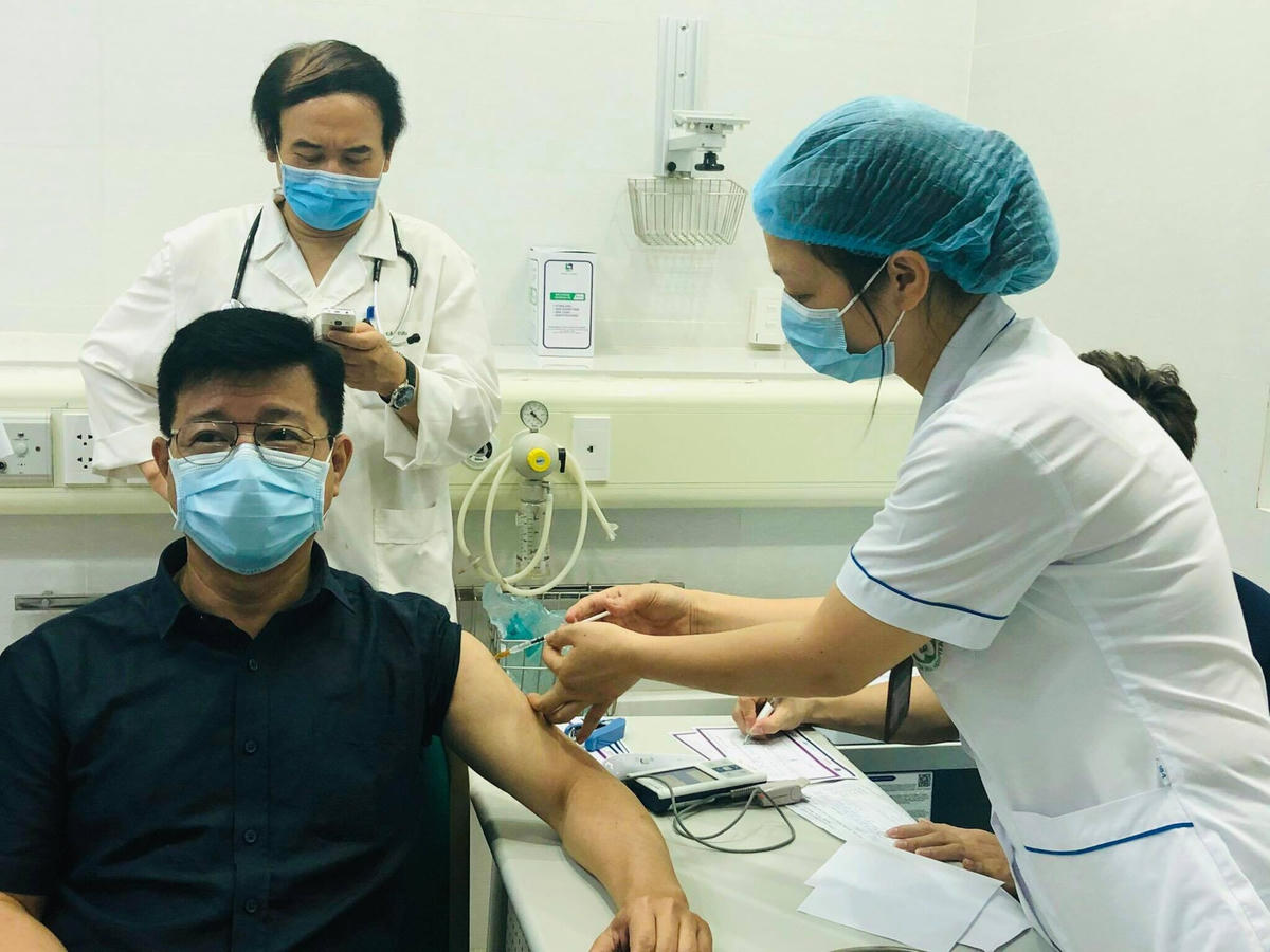 Tiêm vaccine ngừa Covid-19 không chỉ bảo vệ bản thân mà còn vì an toàn cộng đồng.
