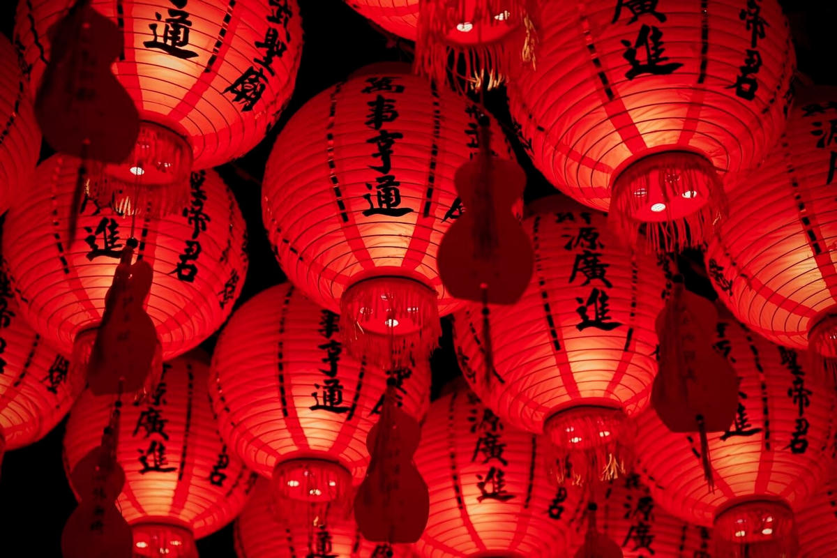 Đèn lòng được treo đỏ rực bầu trời Thái Lan những ngày Tết Nguyên đán. Ảnh: Thaiger.  