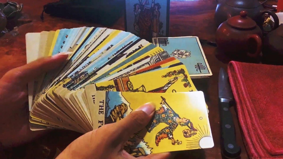 Tarot đang được rất nhiều bạn trẻ quan tâm và tin tưởng.