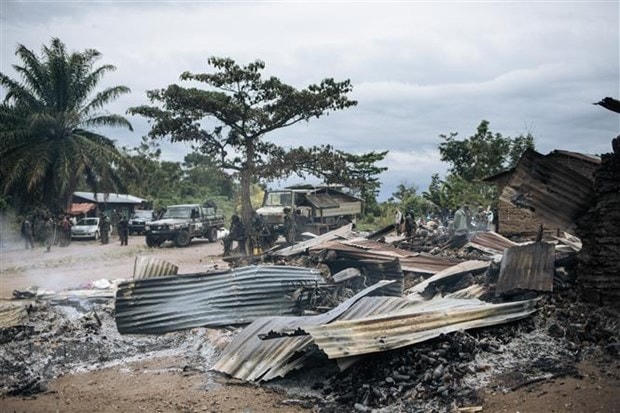 Hiện trường một vụ tấn công tại làng Manzalaho, gần Beni, CHDC Congo, ngày 18/2/2020. (Ảnh minh họa: AFP/ TTXVN).