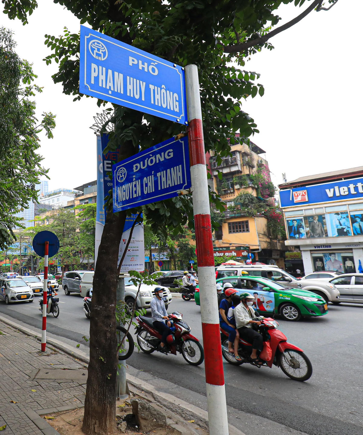 Khu phố kinh doanh dịch vụ - đi bộ khu vực hồ Ngọc Khánh gồm tuyến phố Phạm Huy Thông và 8 nhánh rẽ, các ngõ đi chung kết nối hồ với các tuyến phố Kim Mã - Nguyễn Chí Thanh và La Thành.