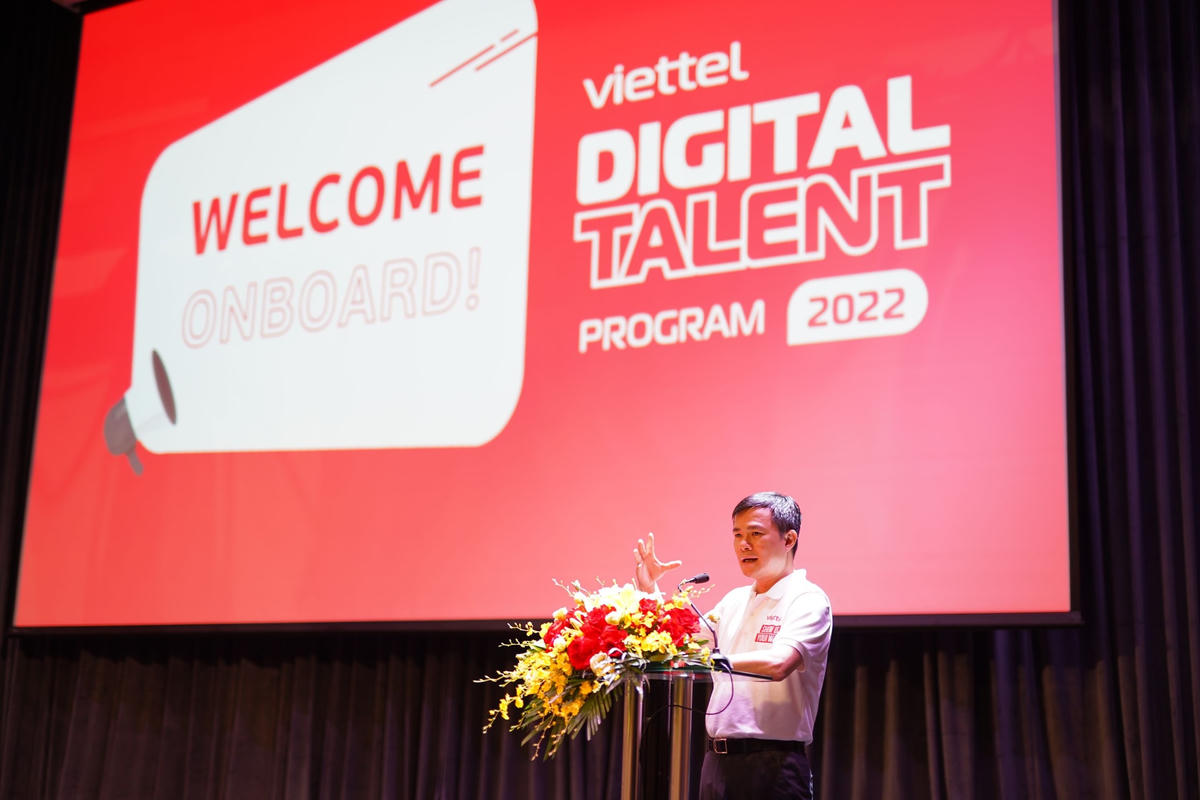 Chủ tịch - Tổng Giám đốc Viettel phát biểu tại Lễ Khai mạc Chương trình Thực tập sinh Tài năng 2022.