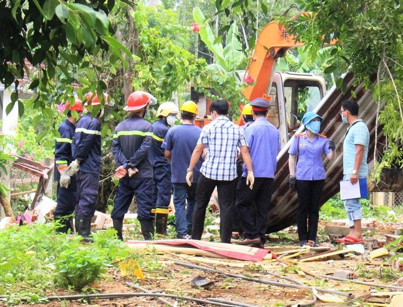Lực lượng chức năng nhanh chóng có mặt tại hiện trường.