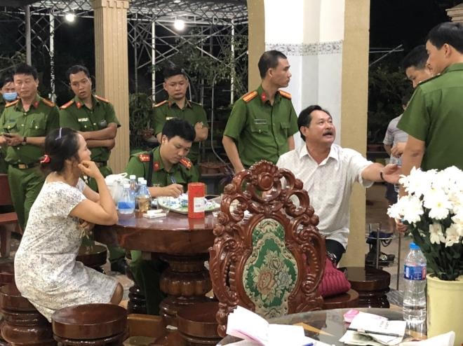 Cơ quan chức năng đang thực hiện lệnh khám nhà ông Lê Thái Thiện.