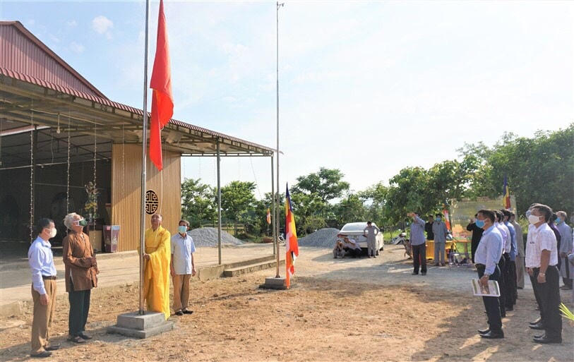Lễ thượng cờ của Phật giáo Hà Tĩnh.