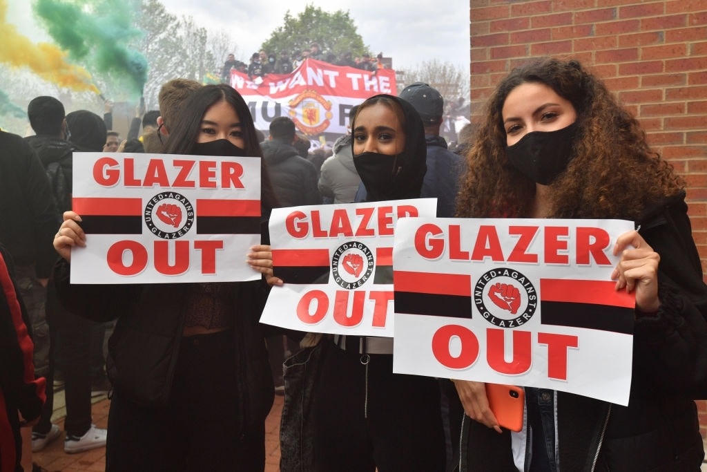 Các biểu ngữ mong muốn chủ của Man Utd, gia đình Glazer phải rời Man Utd.