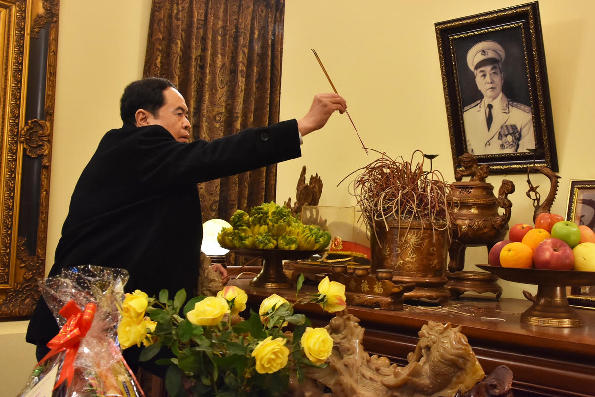 Chủ tịch Trần Thanh Mẫn dâng hương tưởng nhớ Đại tướng Võ Nguyên Giáp.Chủ tịch Trần Thanh Mẫn thắp hương tưởng nhớ cố Chủ tịch nước Trần Đại Quang.