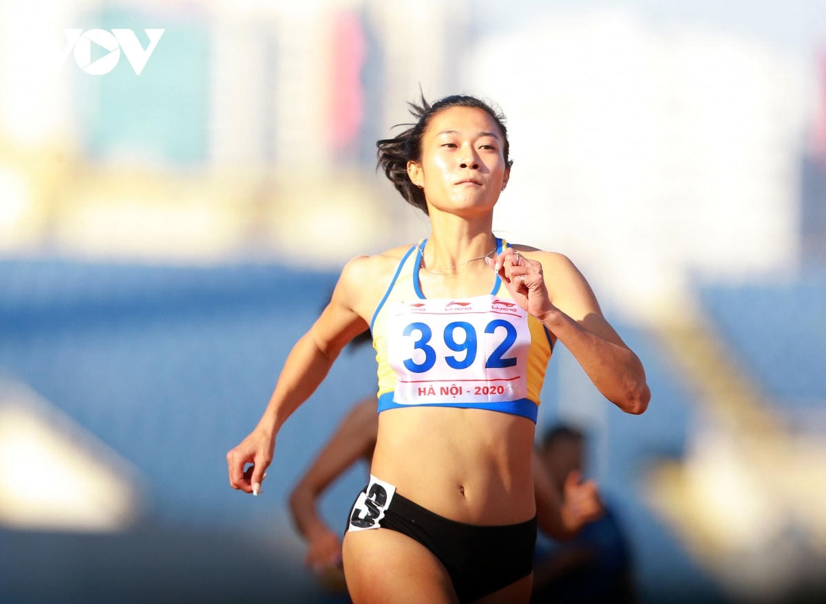 Lê Tú Chinh giành HCV cự ly 100m với thành tích 11 giây 43.  