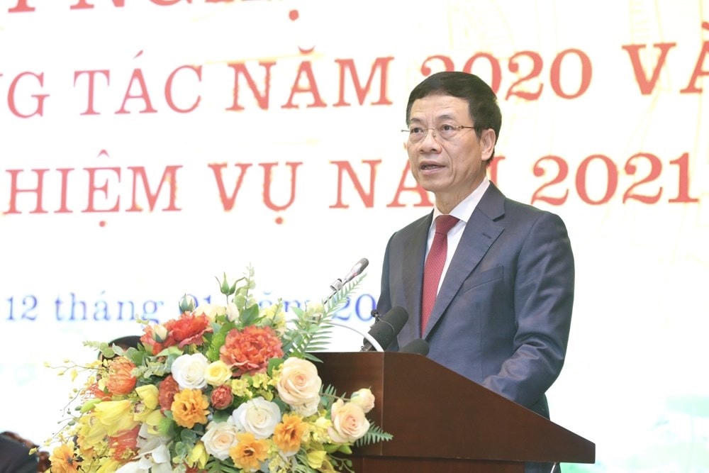 Bộ trưởng Bộ Thông tin và Truyền thông Nguyễn Mạnh Hùng phát biểu khai mạc. (Ảnh: Minh Quyết/TTXVN).