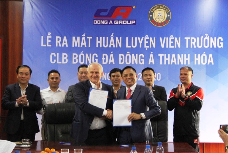Hợp đồng giữa CLB Đông Á Thanh Hóa và HLV Ljupko Petrovic có thời hạn 1 năm.