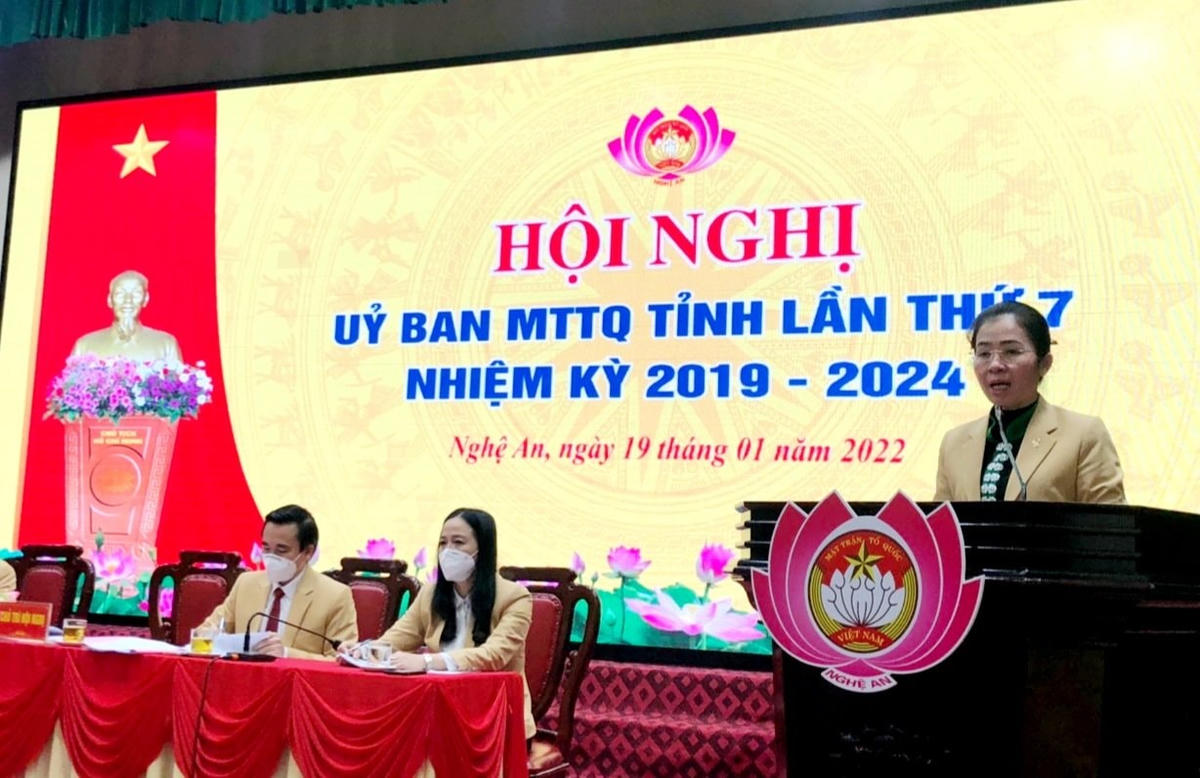 Phát biểu tại hội nghị, bà Võ Thị Minh Sinh, Chủ tịch Ủy ban MTTQ tỉnh ghi nhận những nỗ lực vượt khó của cán bộ Mặt trận từ tỉnh đến cơ sở.